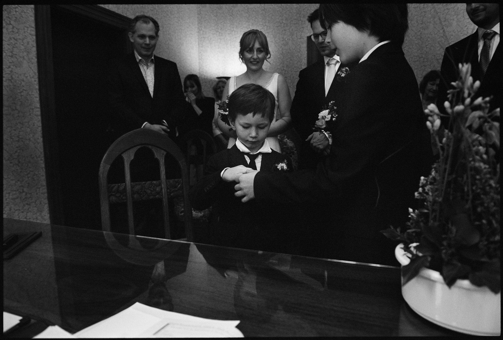 A child carrying the rings, in black and white, Irena & Peter wedding in Berlin