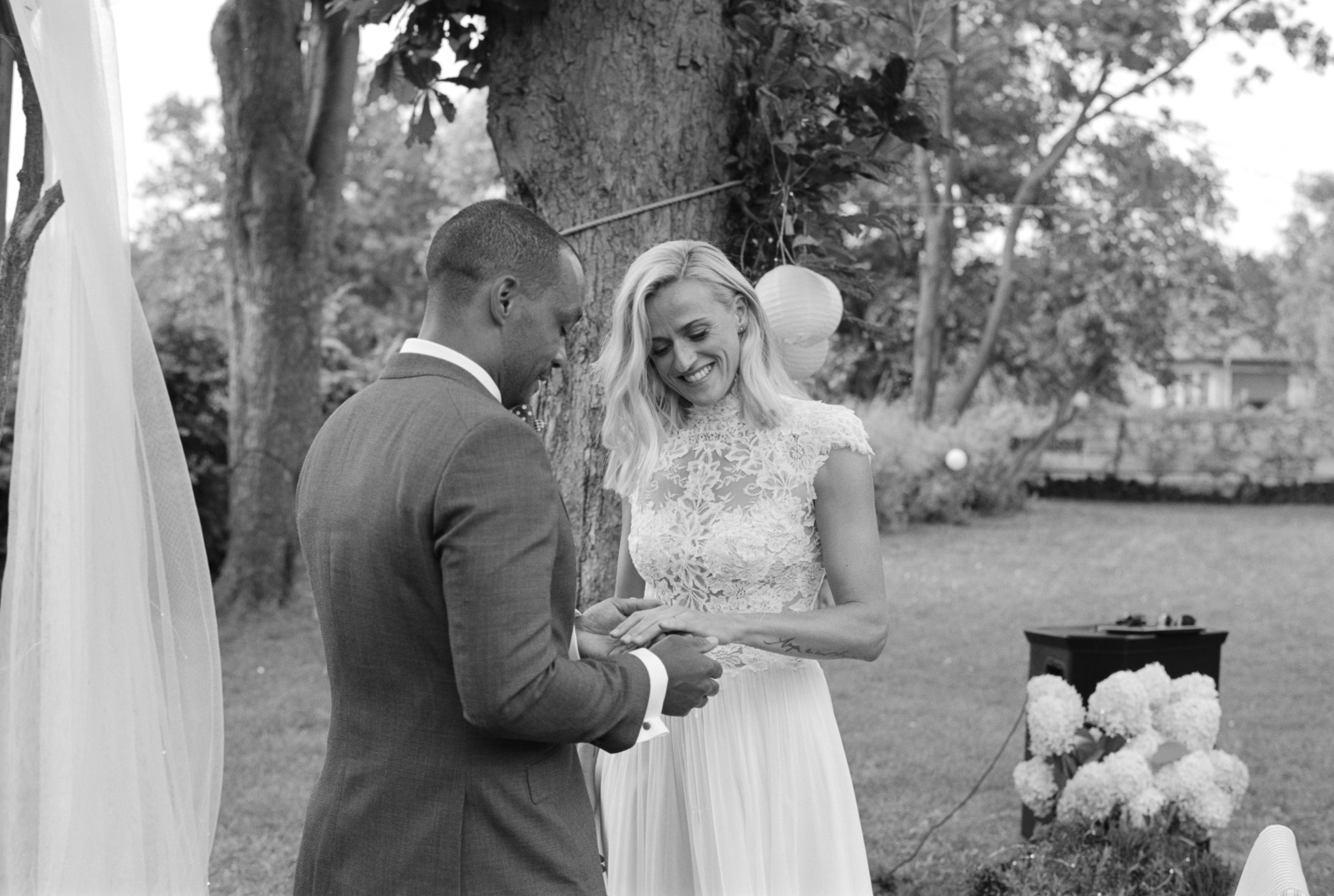 The couple exchanging rings in the garden, black and white, Linda & Thomas wedding in Berlin