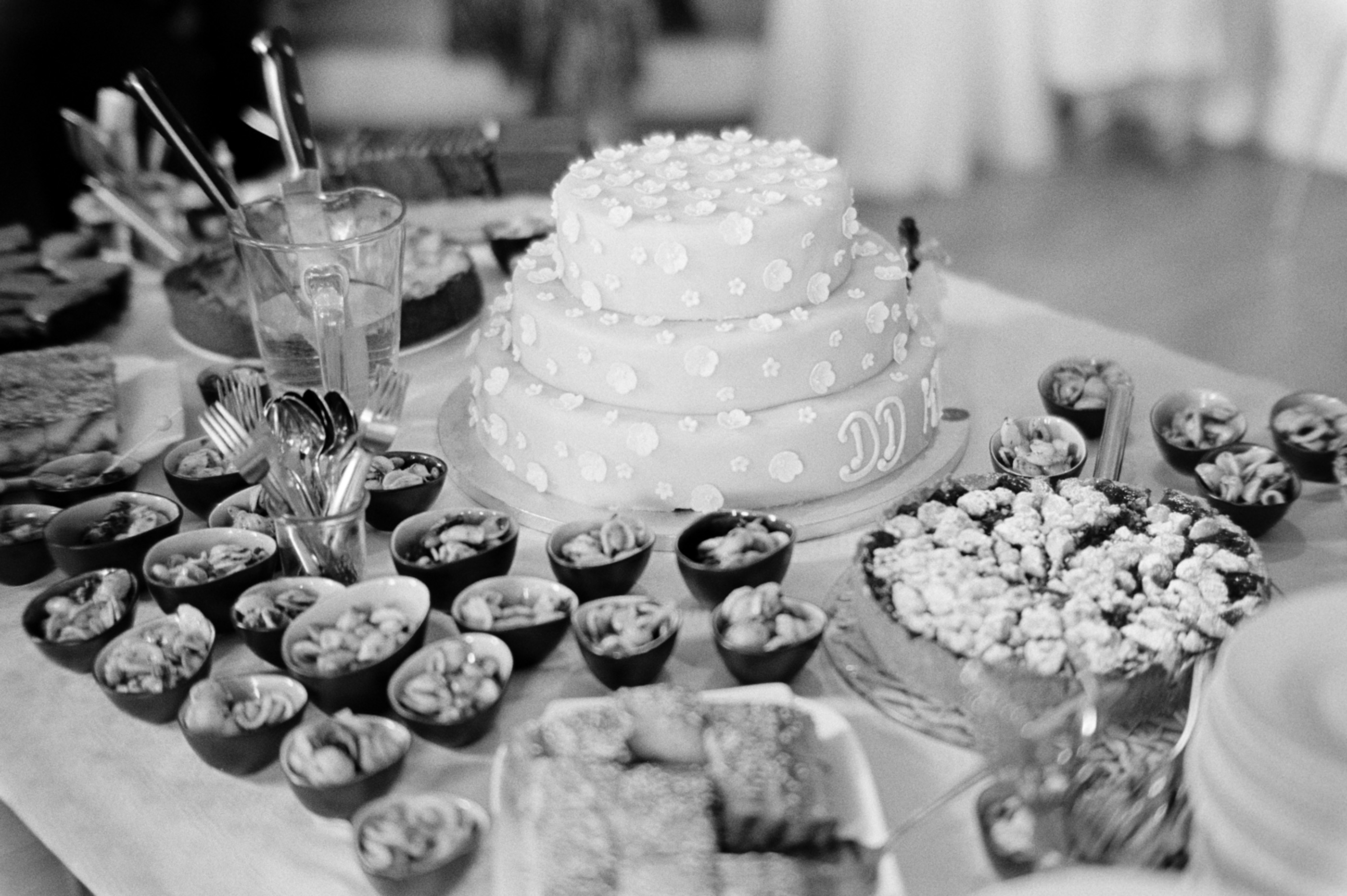 The cake and dessert table, black and white, Linda & Thomas wedding in Berlin