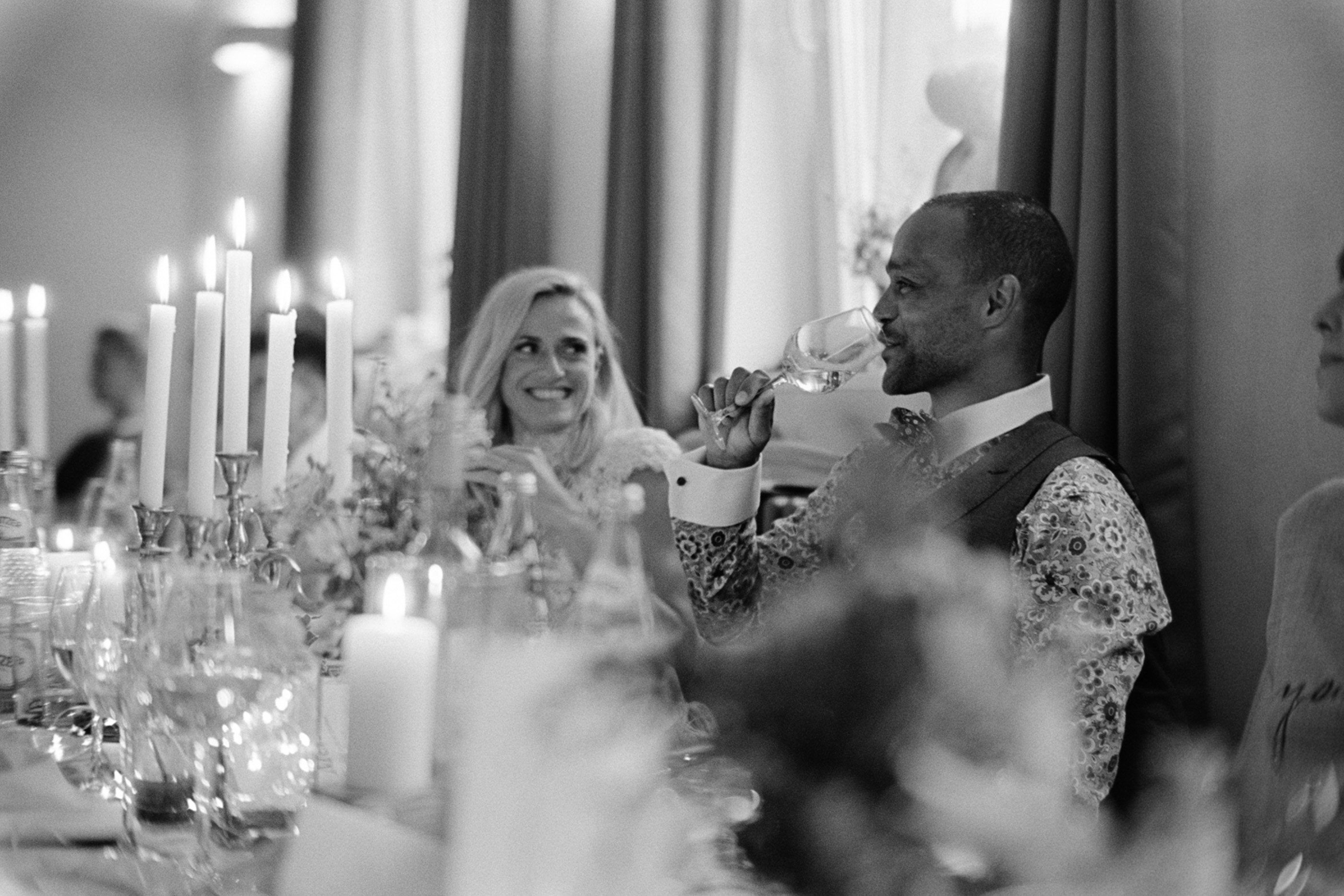 The couple at the candlelit dinner table, black and white, Linda & Thomas wedding in Berlin