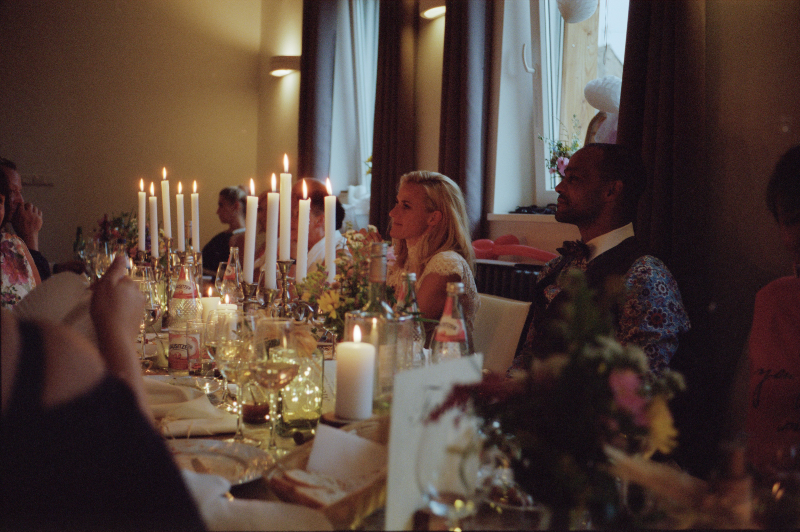 The long dinner table by candlelight, Linda & Thomas wedding in Berlin