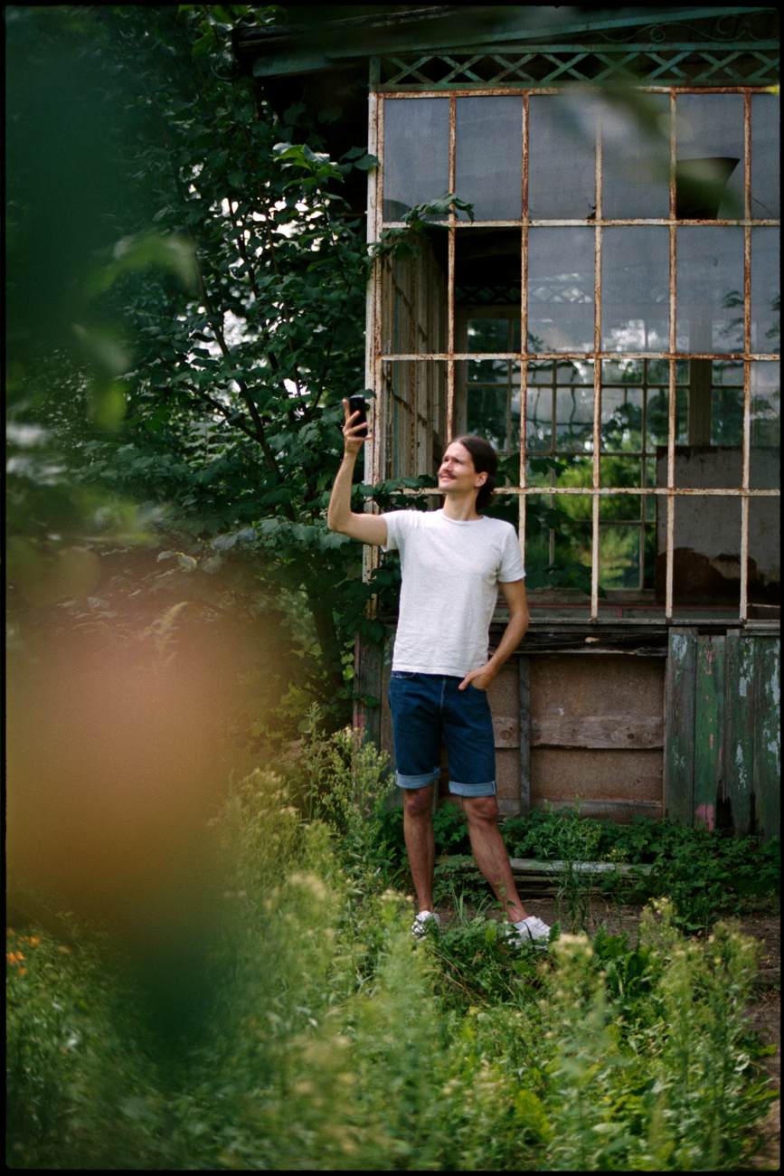 A guest taking a photo in the garden, Maike & Daniel wedding in Brandenburg