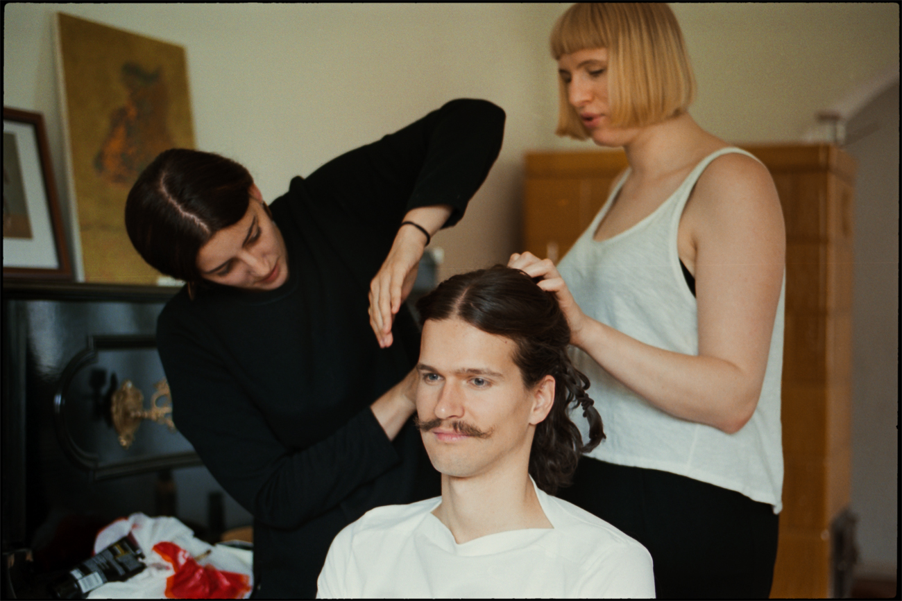 The groom having his hair styled, Maike & Daniel wedding in Brandenburg
