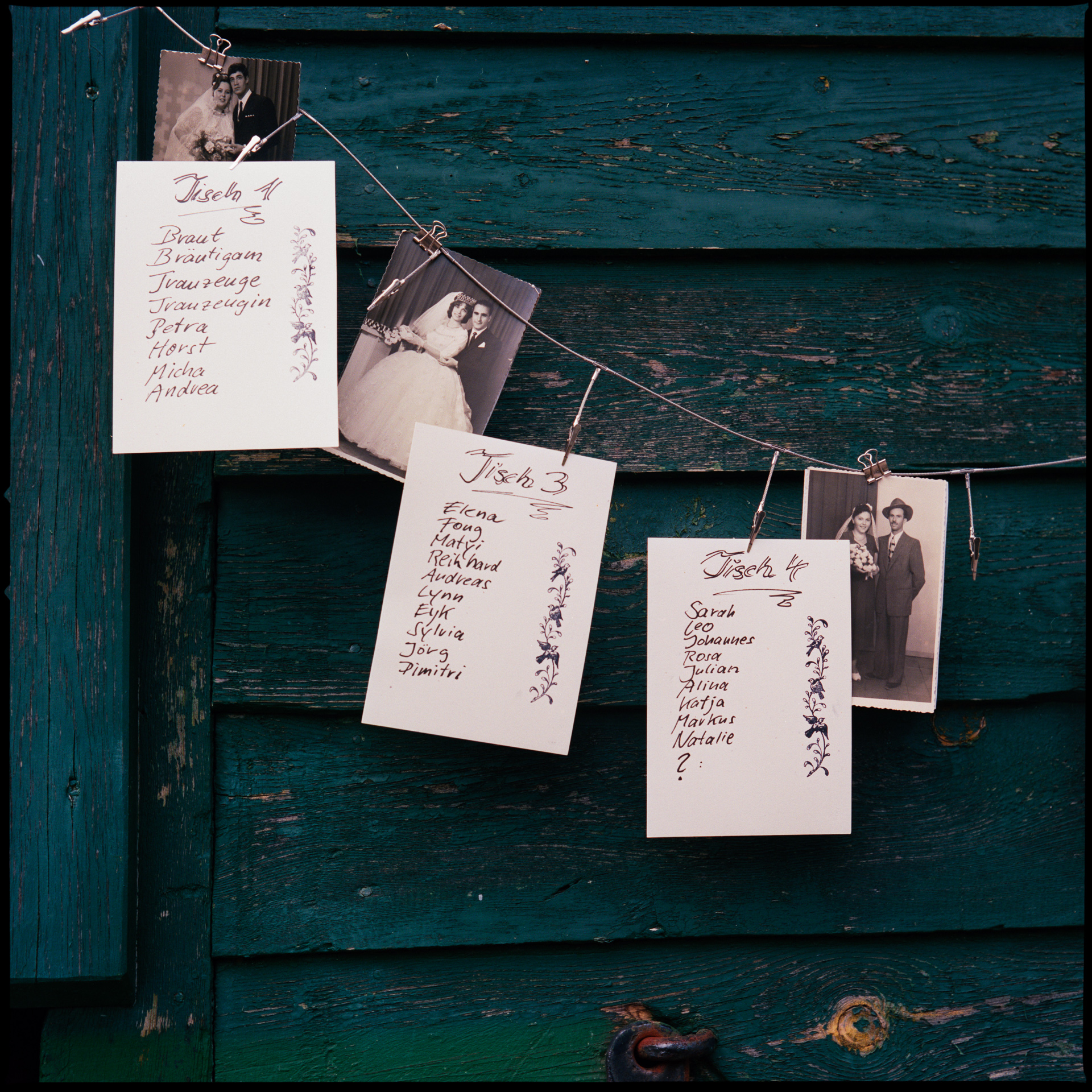 Handwritten notes and old photographs pinned up as decoration, Maike & Daniel wedding in Brandenburg
