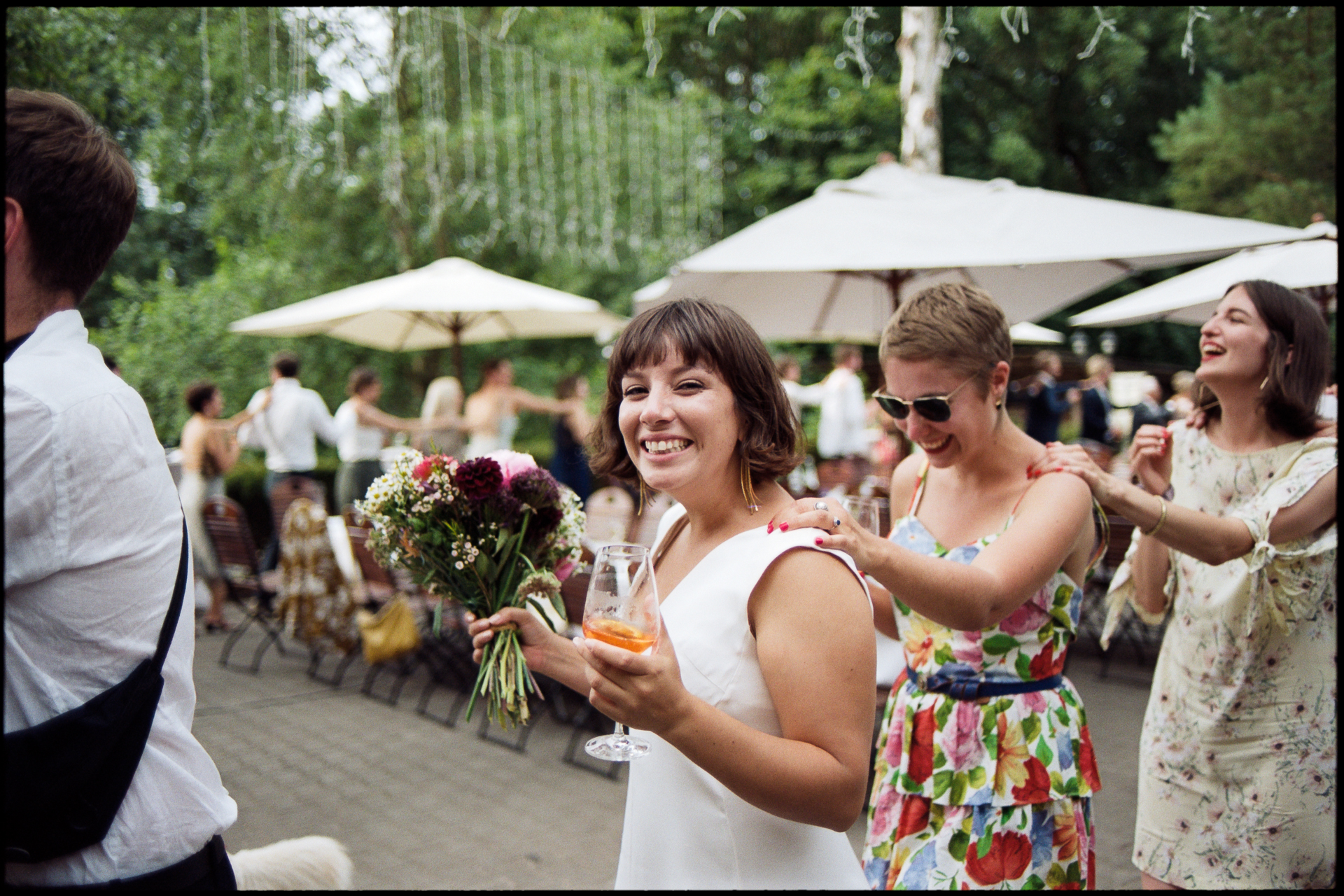 Guests with drinks on the terrace, Suelyn & Pascal wedding in Groß Glienicke, Potsdam