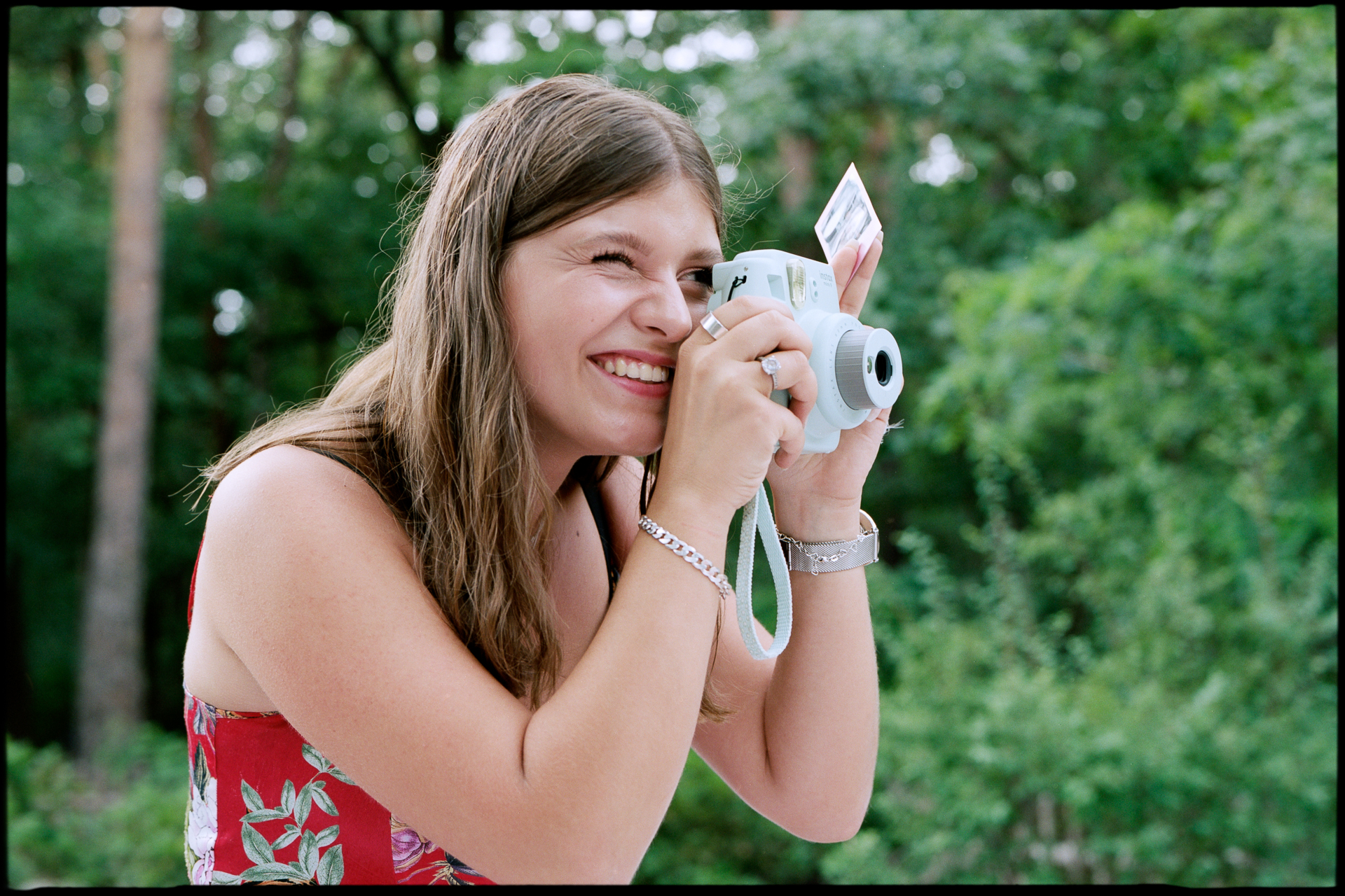 A guest taking a photo with a camera, Suelyn & Pascal wedding in Groß Glienicke, Potsdam