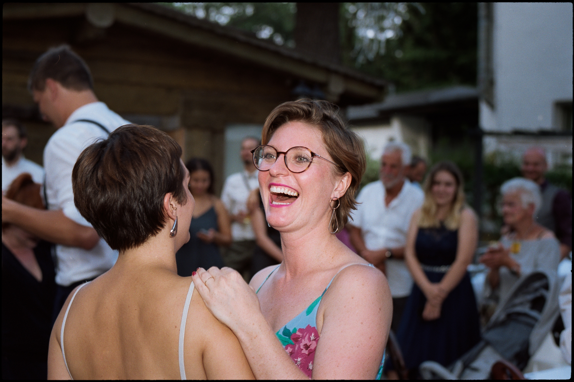 A guest laughing on the dance floor, Suelyn & Pascal wedding in Groß Glienicke, Potsdam