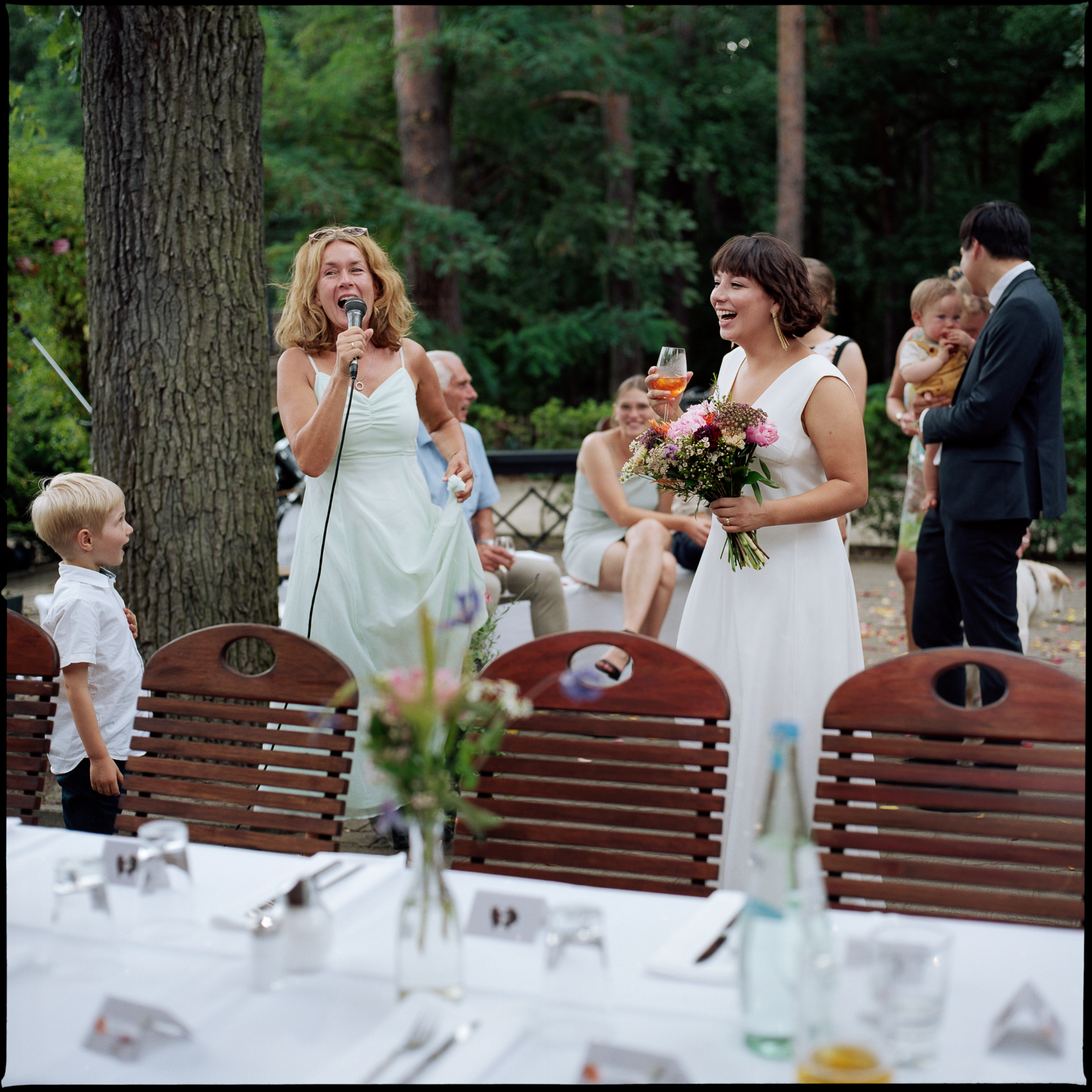 A guest speaking during the reception, Suelyn & Pascal wedding in Groß Glienicke, Potsdam