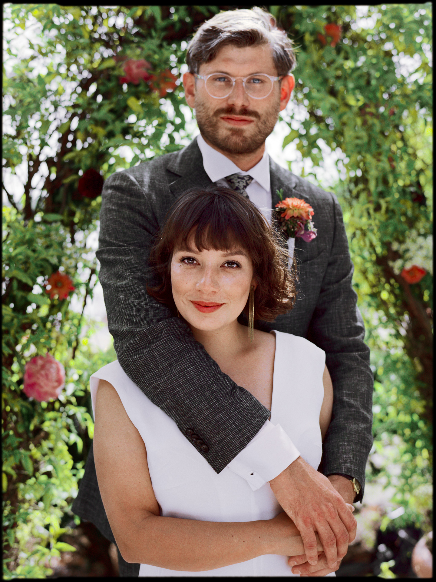 Portrait of the couple among roses, Suelyn & Pascal wedding in Groß Glienicke, Potsdam