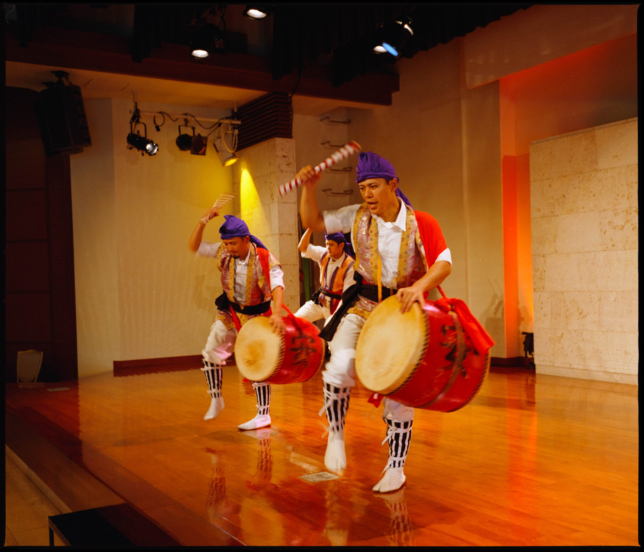 Traditional drummers performing at the reception, Sugano & Jonas wedding in Okinawa